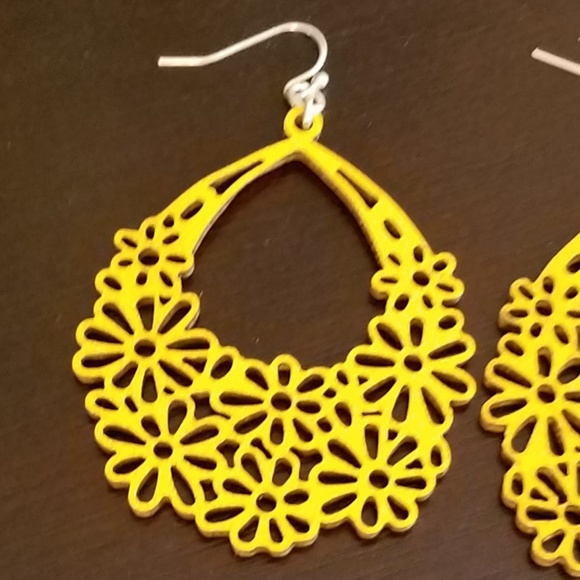 NWT Vegan Leather Cut Out Earrings - Picture 5 of 5